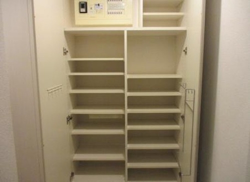 ライオンズ鶯谷マークスフォート シューズクロゼット　※2025年12月撮影の写真