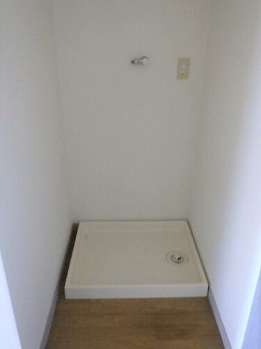 メゾン・ド経堂 室内洗濯機置場　※2023年10月撮影