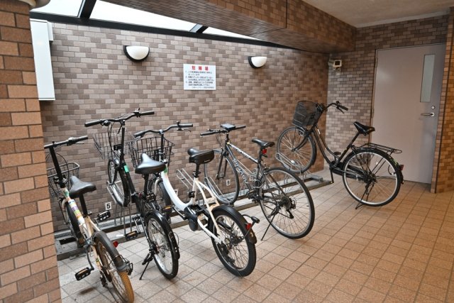 日神パレステージ護国寺4階 駐輪場