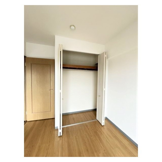 グリーンフィールド大山 洋室　クローゼット内部