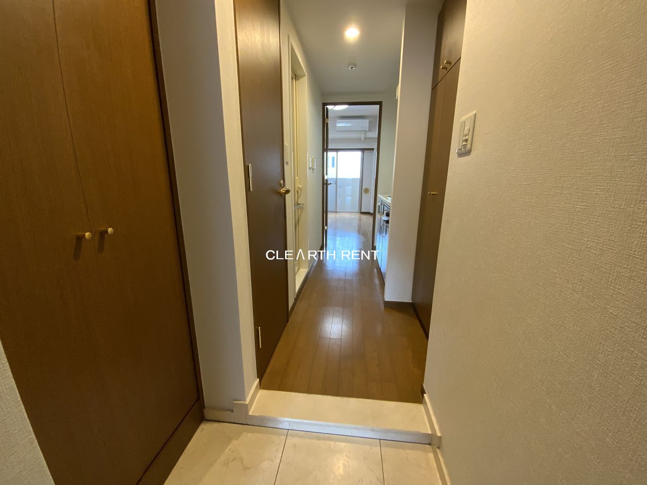 パレステュディオ新宿パークサイド9階 明るい玄関です