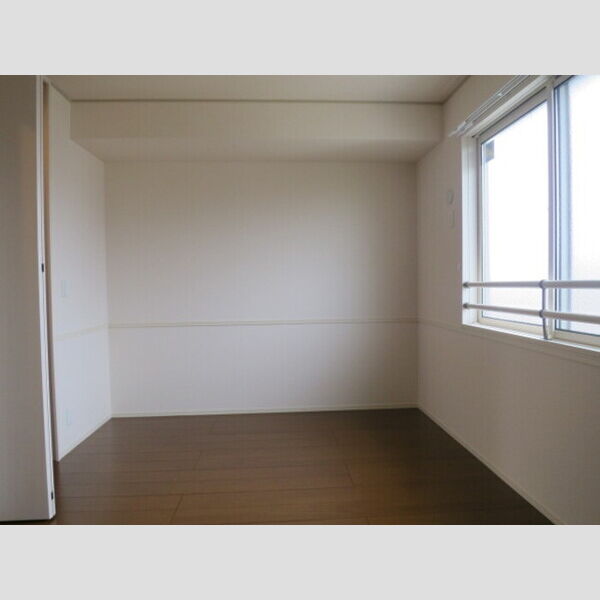 パインヒルズ胡録台305号室 洋室　6.8帖