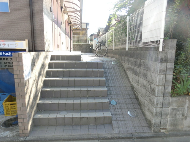 サンパティーク スロープが付いているので自転車・バイクも安心！