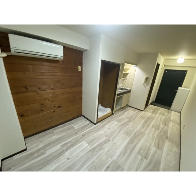 ハイライフ鶴見106号室 リビング