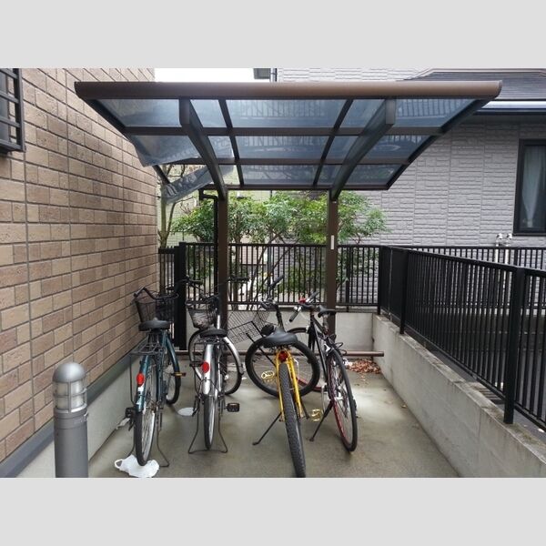 アムール 屋根付き駐輪場