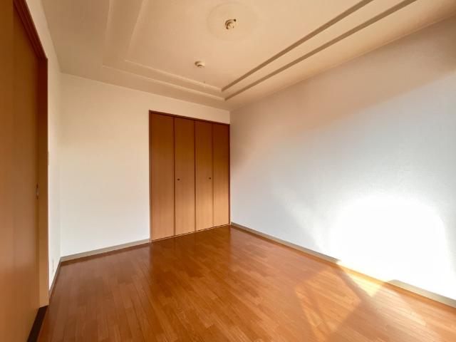 カーサグランデ ベランダ側洋室