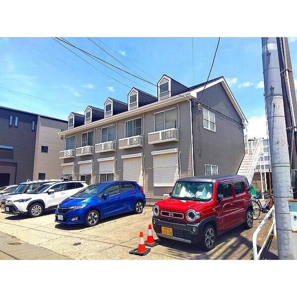 リュエル高倉 駐車場