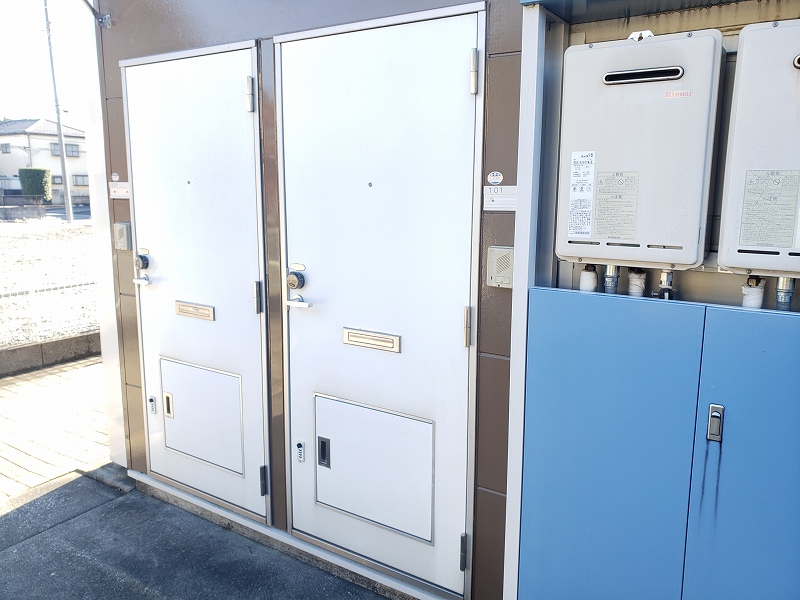 レオパレスＲｅｄｓ　ｆｉｅｌｄ 玄関