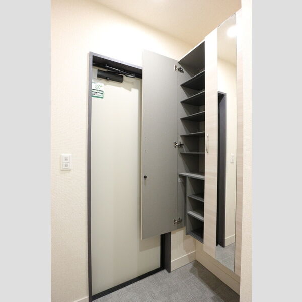 Dear Life301号室 玄関