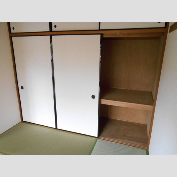 フローレスタ カーサ103号室 収納