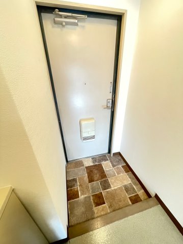 アショカニーローズ館201号室 玄関