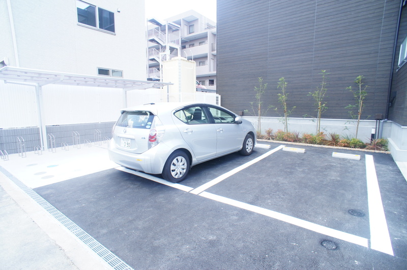 リブリ・YKBA北戸田 駐車場