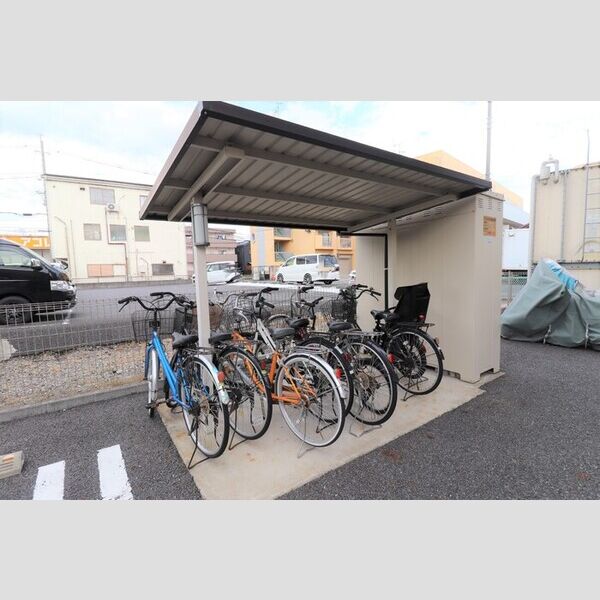 フジハイム101号室 駐輪場