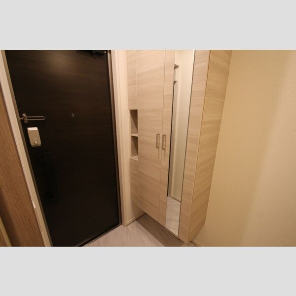 グラナーデ千住緑町102号室 玄関