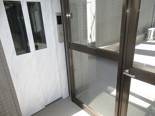 ライオンズマンション鎌倉由比ガ浜4階 エレベーター　※2025年09月の写真