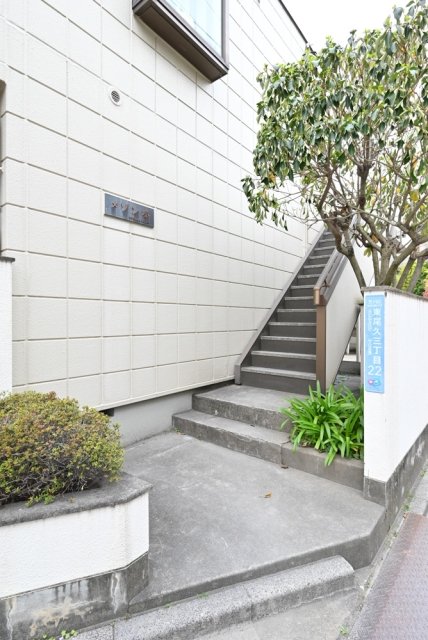 メゾン峰104号室 エントランス