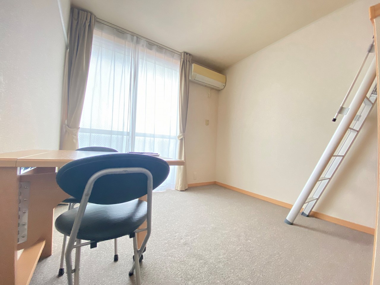 レオパレス中宗岡ドゥーエ301号室 リビング