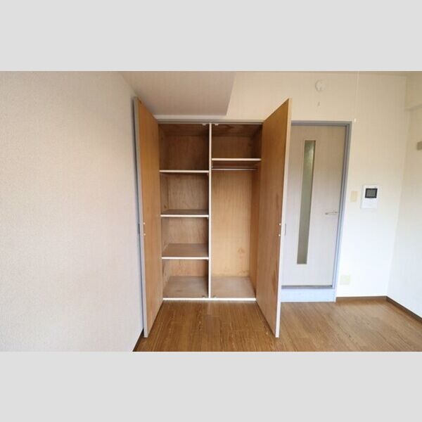 コンフォール小泉303号室 クローゼット