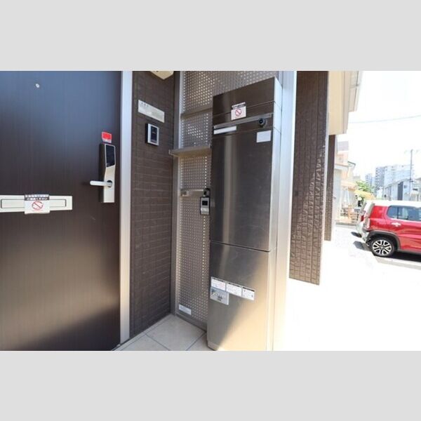 アヴニール 宅配ボックス