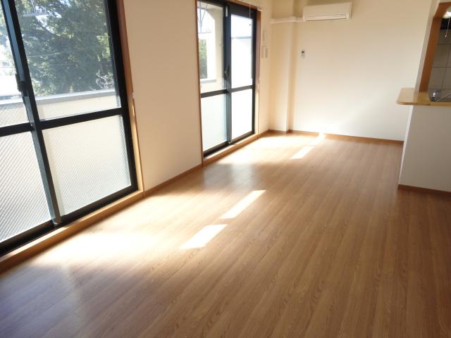 マーガレットガーデンⅢ306号室 リビング