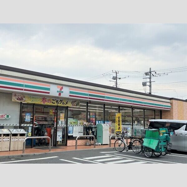 セレスティア古千谷本町 セブンイレブン足立古千谷本町3丁目店