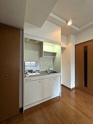 ドルチェ銀座東・壱番館 キッチン(別角度)　※2024年8月撮影