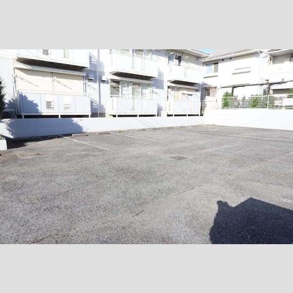 ファーストヴューラ　五番館 駐車場