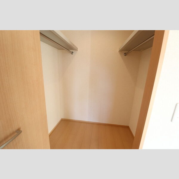 カメリア武蔵藤沢105号室 ウォークインクローゼット