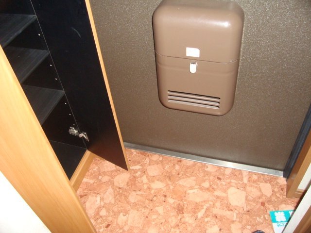新道ハイツ 玄関