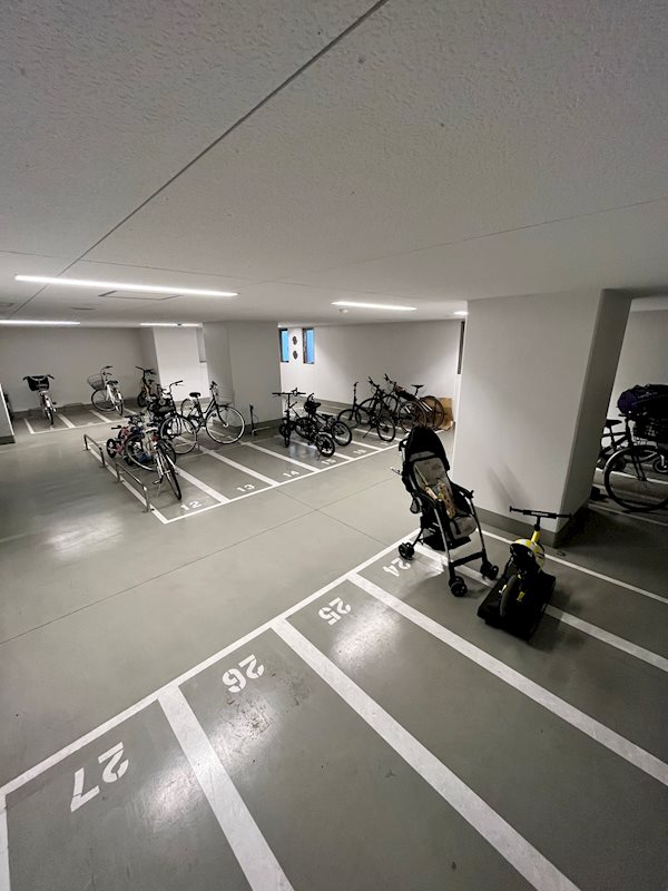 レジディア神田淡路町7階 駐輪場