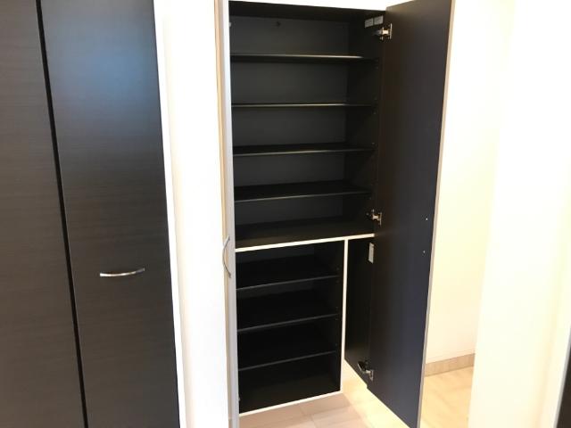 レンミッキ～ｌｅｍｍｉｋｋｉ～101号室 下駄箱