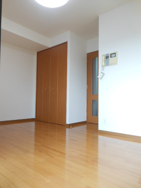 ガラ・シティ駒沢大学 洋室