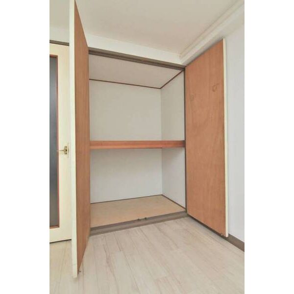東が丘ハイツ0102号室 収納