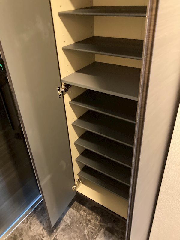 ガーネットロワ6階 玄関