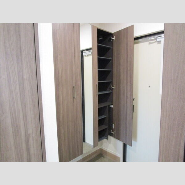 ラ・ペッシュ110号室 シューズボックス(トールタイプ)