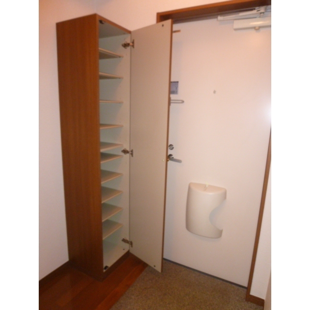 アムール エフ 1番館 玄関