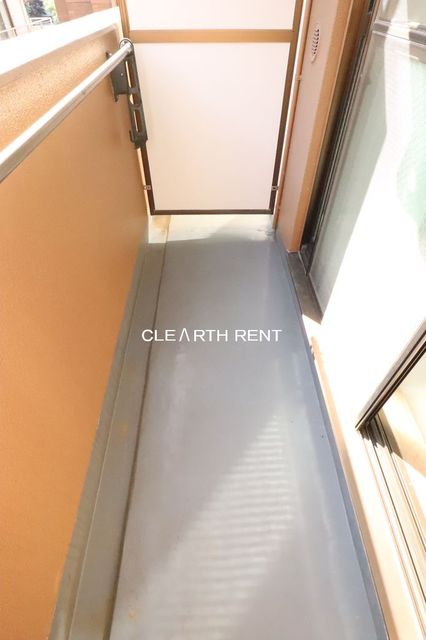 センチュリー西久保 開放的で明るい空間を演出してくれるバルコニーです