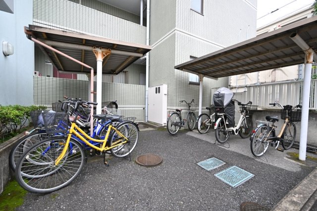 グリーンゲーブル3階 駐輪場