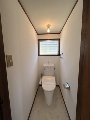 二俣尾戸建 2階トイレ(新品)