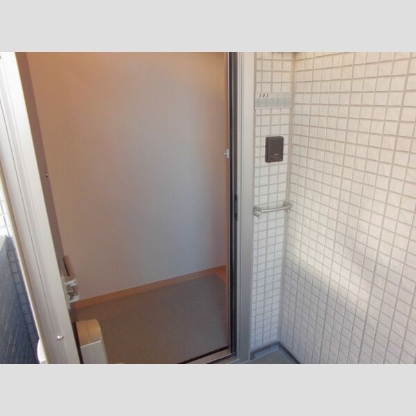 メゾンクレール墨田301号室 玄関
