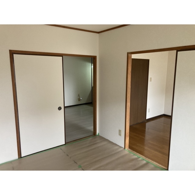 エンブレム202号室 内観