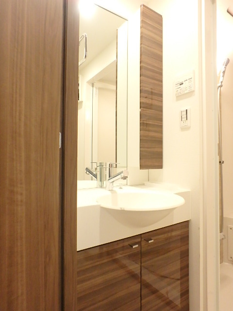 ガーラ練馬グランドステージ4階 ハンドシャワー付き独立洗面化粧台