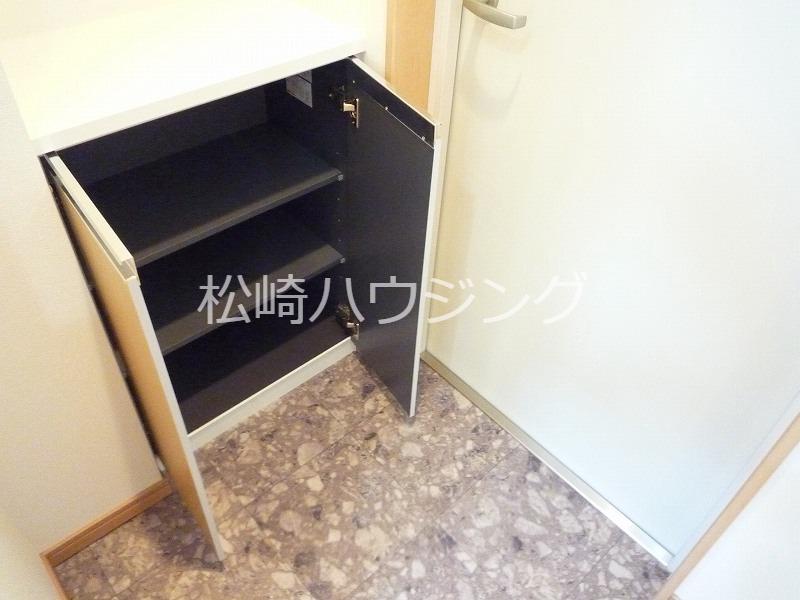 アヴェニール新井 玄関