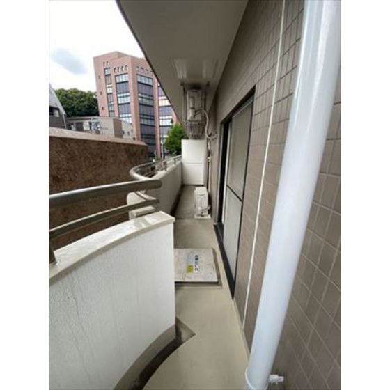 ロイヤルフラット野毛山壱番館 バルコニー