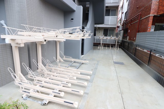 GENOVIA花月総持寺0503号室 駐輪場