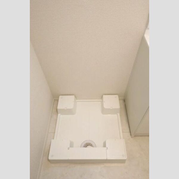 メゾン・ド・クレマ201号室 洗濯機置き場