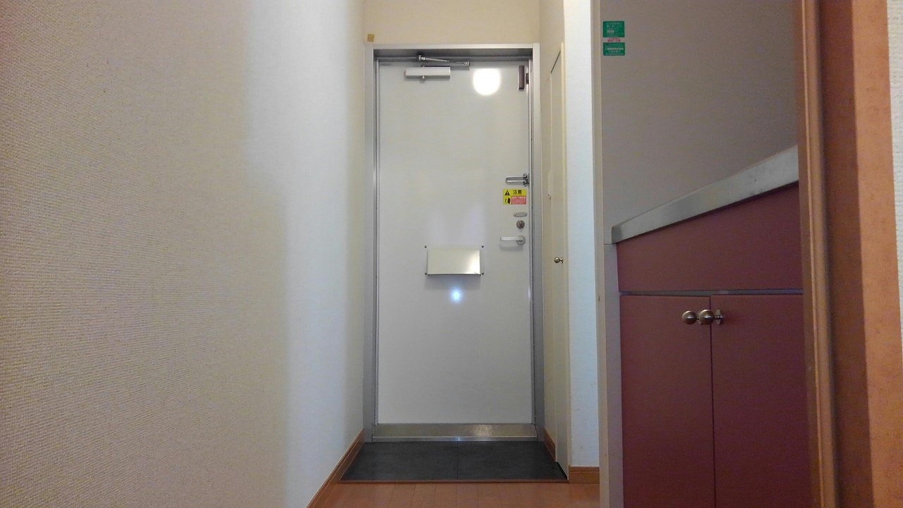 レオパレスリバーサイド五所103号室 玄関