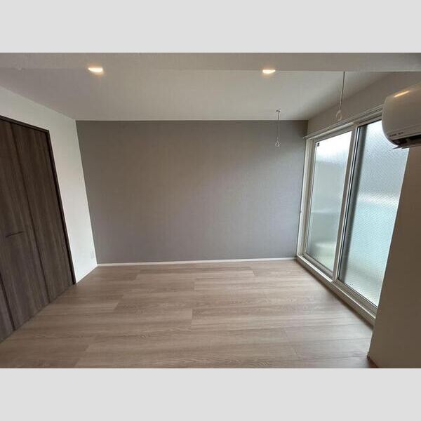 セレスティア西綾瀬201号室 洋室