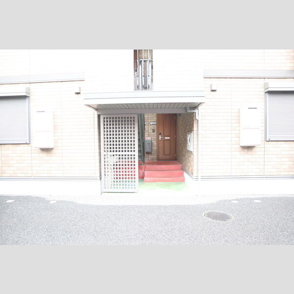 リリー坂下　A/BB102号室 エントランス