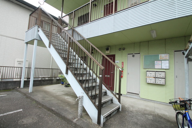 ルーチェ　三ッ藤1階 エントランス！